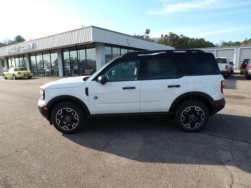 Oxford White 2026 Ford Bronco Sport Outer Banks