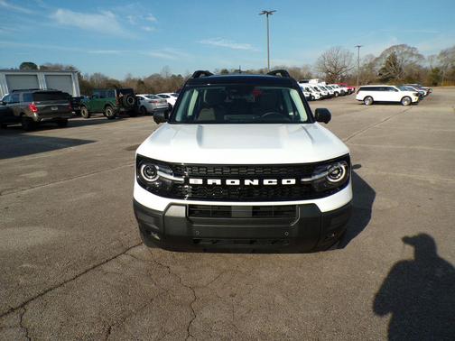 Oxford White 2026 Ford Bronco Sport Outer Banks