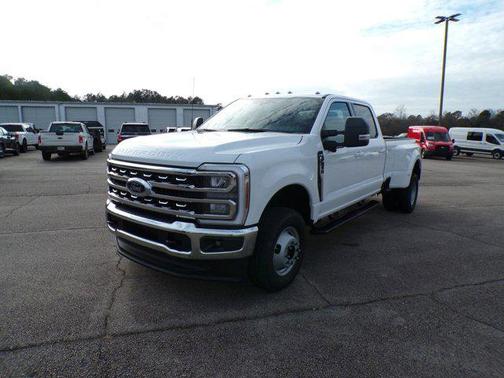 Oxford White 2026 Ford F-350 XLT