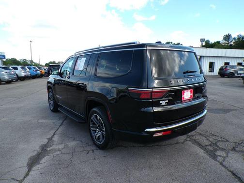 Diamond Black Crystal Pearlcoat 2024 Jeep Wagoneer Series II 4x2