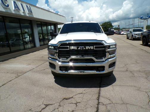 Bright White Clearcoat 2025 RAM 2500 Big Horn Crew Cab 4x4 6'4' Box