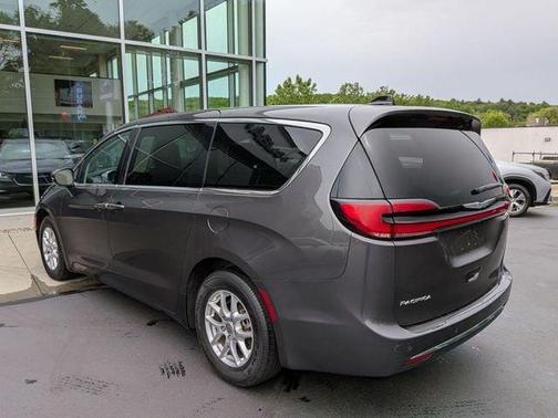 Granite Crystal Clearcoat Metallic 2023 Chrysler Pacifica Touring-L
