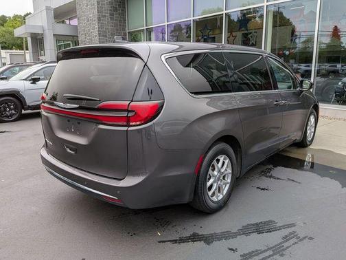 Granite Crystal Clearcoat Metallic 2023 Chrysler Pacifica Touring-L