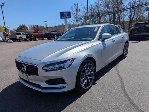 2017 Volvo S90 T6 Momentum
