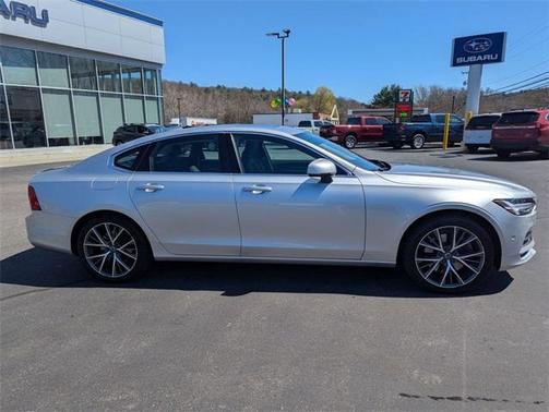 2017 Volvo S90 T6 Momentum