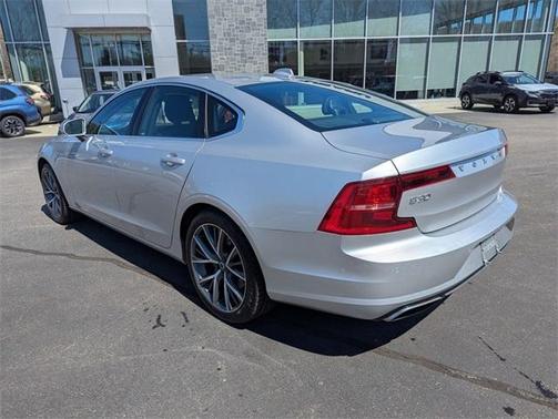 2017 Volvo S90 T6 Momentum
