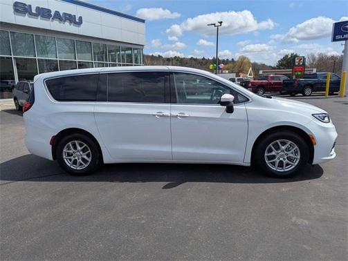 2023 Chrysler Pacifica Touring-L