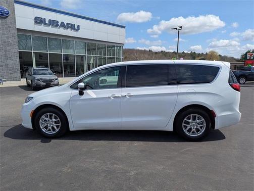 2023 Chrysler Pacifica Touring-L