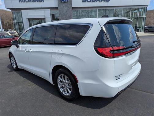 2023 Chrysler Pacifica Touring-L