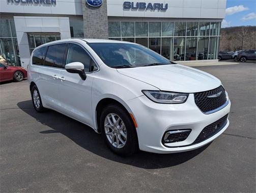 2023 Chrysler Pacifica Touring-L