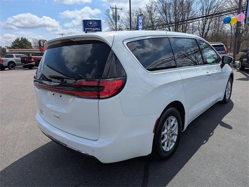 2023 Chrysler Pacifica Touring-L