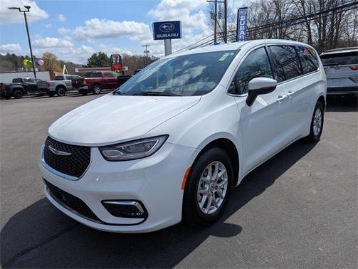 2023 Chrysler Pacifica Touring-L