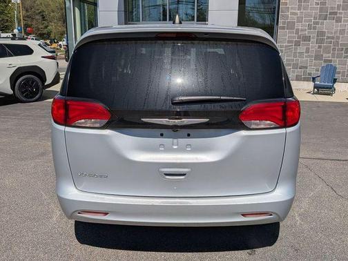 Silver Mist Clearcoat 2023 Chrysler Voyager LX