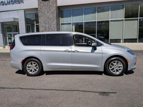 Silver Mist Clearcoat 2023 Chrysler Voyager LX