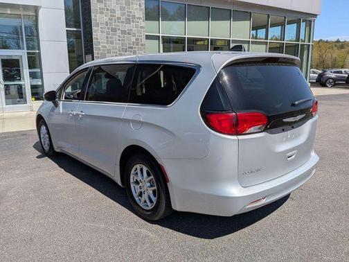 Silver Mist Clearcoat 2023 Chrysler Voyager LX