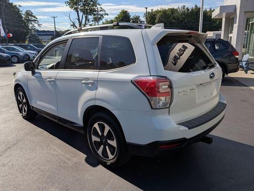 Crystal White Pearl 2017 Subaru Forester 2.5i Premium