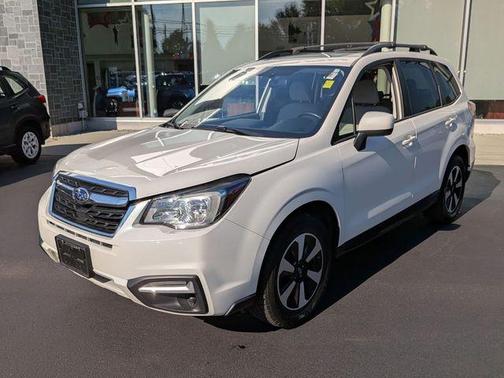 Crystal White Pearl 2017 Subaru Forester 2.5i Premium