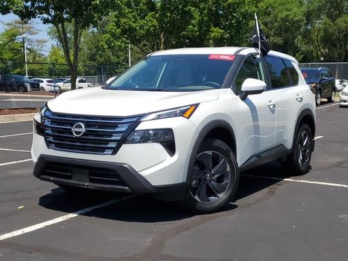 Pearl 2025 Nissan Rogue SV