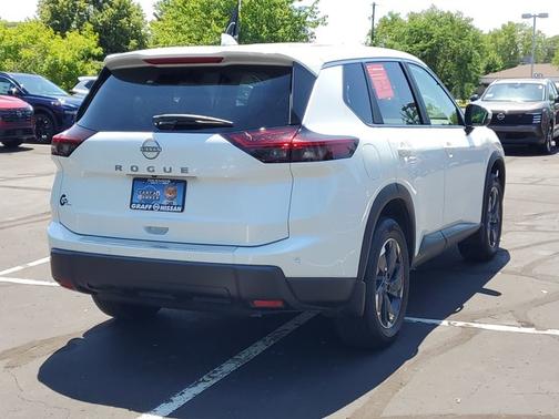 Pearl 2025 Nissan Rogue SV