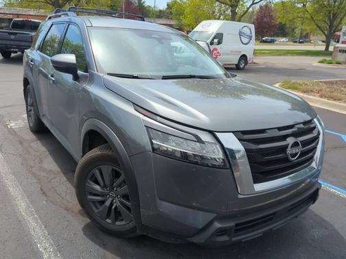 Gun Metallic 2022 Nissan Pathfinder SV
