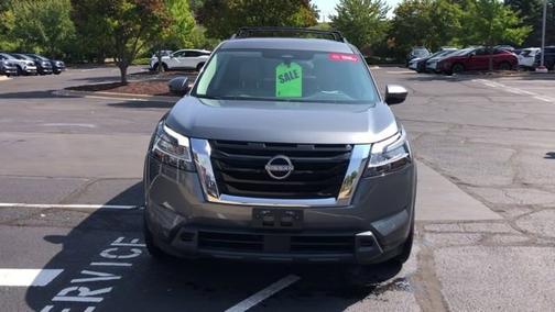 2022 Nissan Pathfinder SV