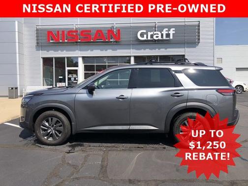 2022 Nissan Pathfinder SV