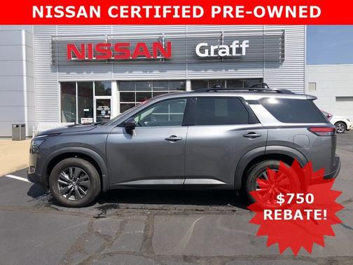 2022 Nissan Pathfinder SV