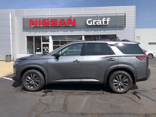 2022 Nissan Pathfinder SV