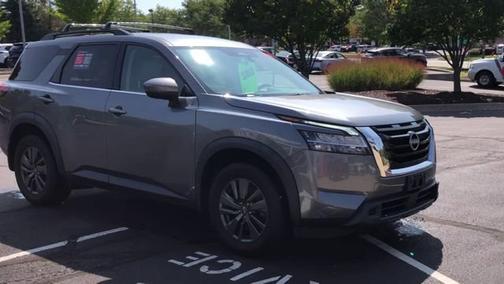 2022 Nissan Pathfinder SV