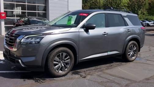 2022 Nissan Pathfinder SV