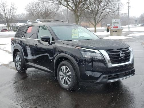 2025 Nissan Pathfinder SL