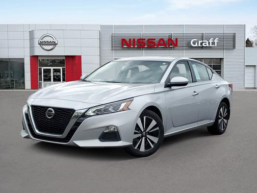Brilliant Silver Metallic 2022 Nissan Altima 2.5 SV