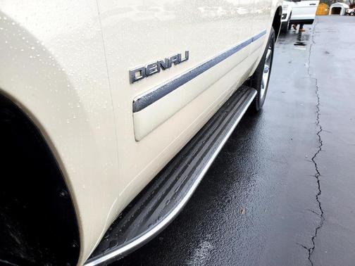 Photo 2 of 23 of 2014 GMC Yukon Denali