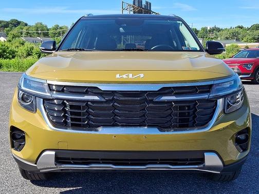 Green 2024 Kia Seltos S