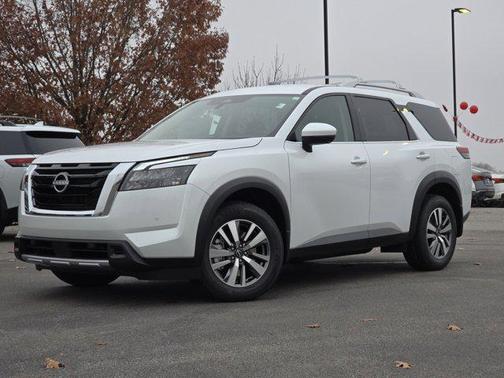 2025 Nissan Pathfinder SL 4WD