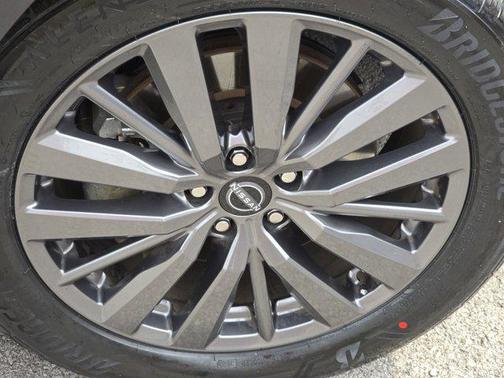 2024 Nissan Pathfinder SL 4WD