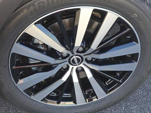 2025 Nissan Pathfinder Platinum 4WD