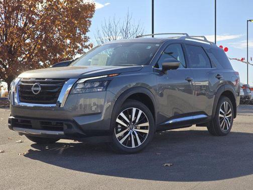 2025 Nissan Pathfinder Platinum 4WD