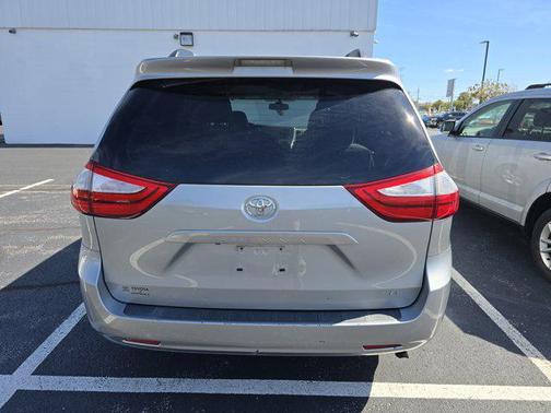2015 Toyota Sienna LE