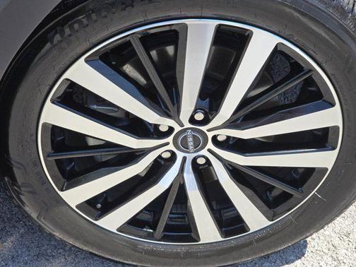 2024 Nissan Pathfinder Platinum FWD