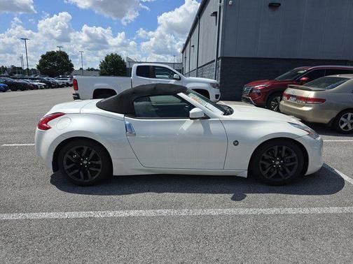 2017 Nissan 370Z Base