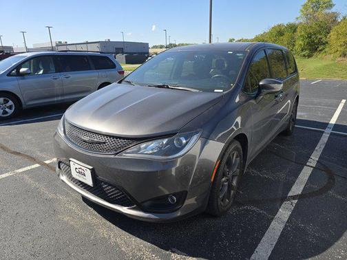 2020 Chrysler Pacifica Touring