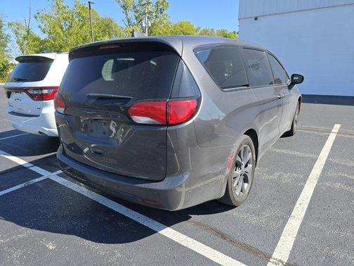 2020 Chrysler Pacifica Touring