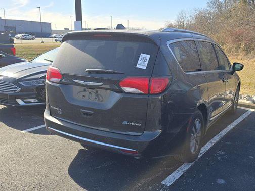 2020 Chrysler Pacifica Hybrid Touring L