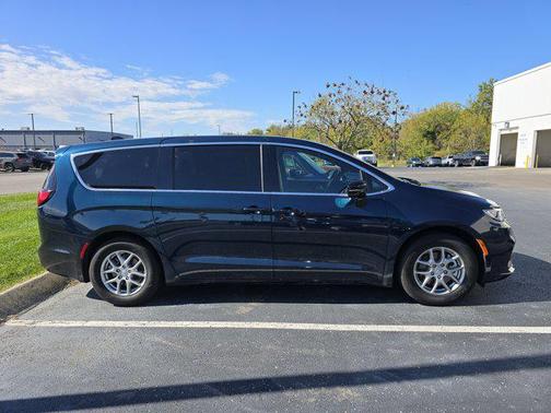 2025 Chrysler Pacifica L