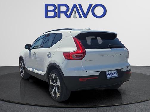 Crystal White Pearl 2025 Volvo XC40 B5 Plus Dark Theme