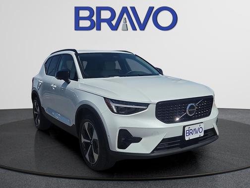 Crystal White Pearl 2025 Volvo XC40 B5 Plus Dark Theme