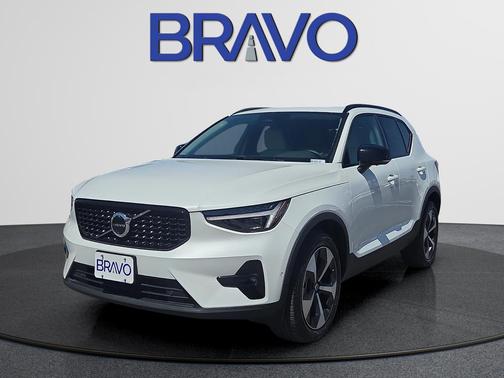 Crystal White Pearl 2025 Volvo XC40 B5 Plus Dark Theme