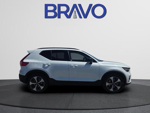 Crystal White Pearl 2025 Volvo XC40 B5 Plus Dark Theme