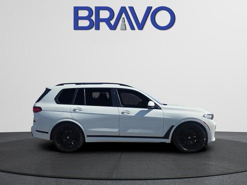 Alpine White 2022 BMW X7 xDrive40i
